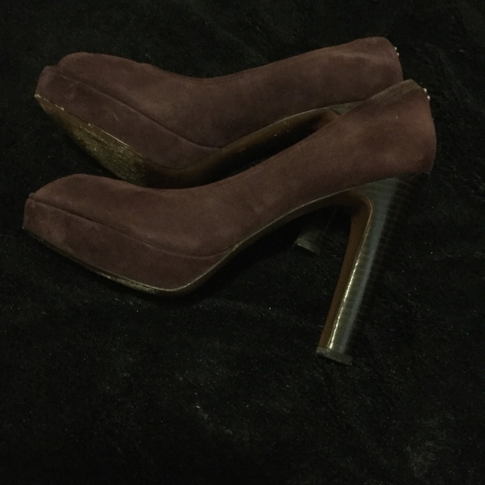 Shoe - Picture 3 of 3